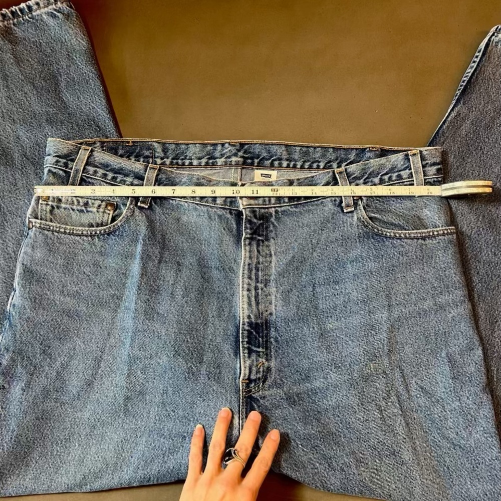 Levi's Men’s Relaxed Fit Blue Jeans 42x30 - Picture 3 of 6